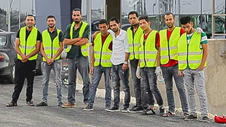 شركة لكافة اعمال التنظيف الشامل المباني بعد الدهان و البناء وجلي البلاط وتشمل خدماتنا مايلي: تنظيف شامل للشركات و المكاتب و المحلات التجارية و كافة المباني تنظیف جمیع المداخل الخارجیة والأبواب الخا...