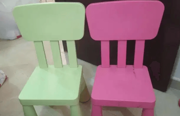 Kid chair ( light weight) pink n green